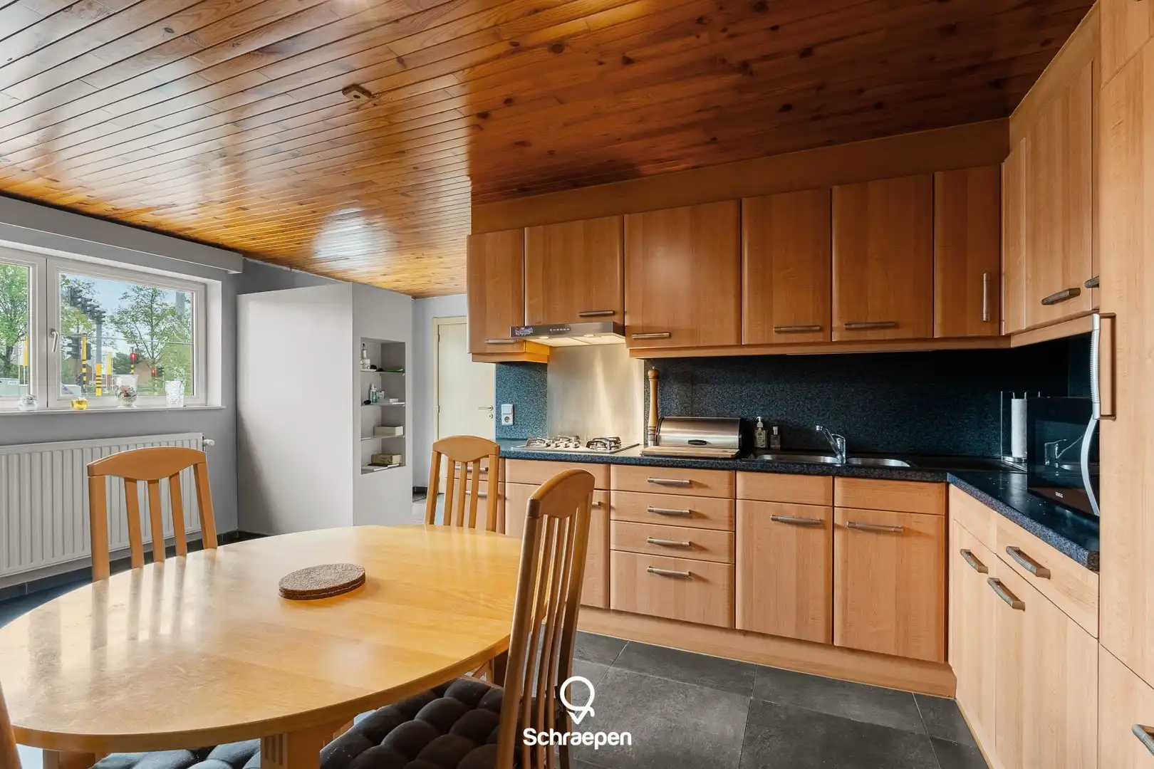 Centraal gelegen woning met EPC-label C op onderhoudsvriendelijk perceel! foto 6