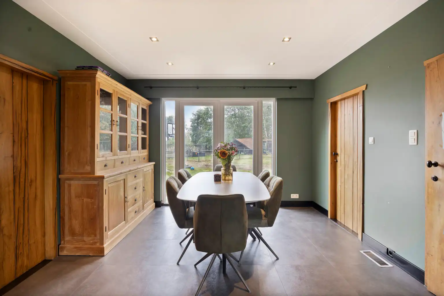 Ruime laagbouwwoning op 1806m² met omheinde tuin foto 9