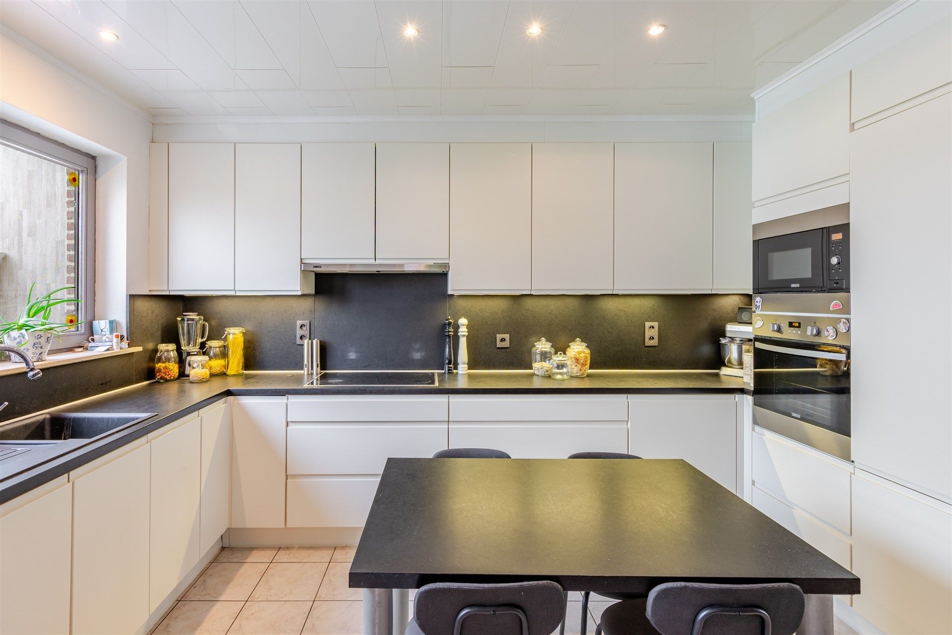Gunstig gelegen woning met tuin, garage en 3 slks foto 9