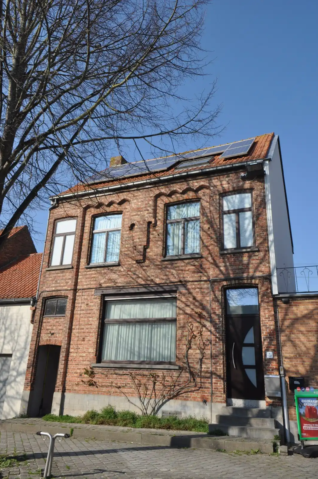 Vernieuwde herenwoning in het centrum van Zandvoorde foto {{pictureIndex}}