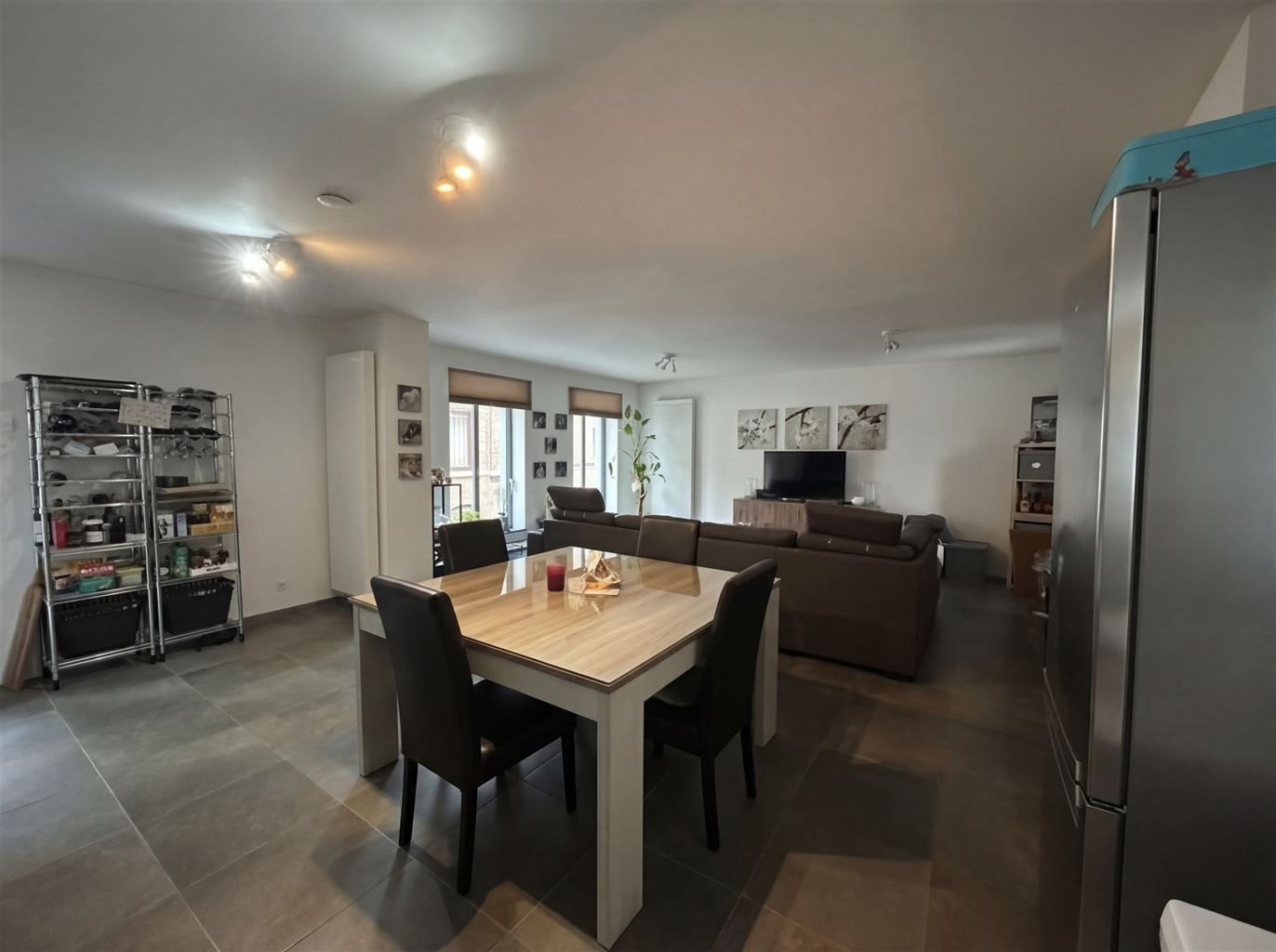 Gezellige stadswoning met 2 slaapkamers en koer, in het centrum van Maaseik. foto 3