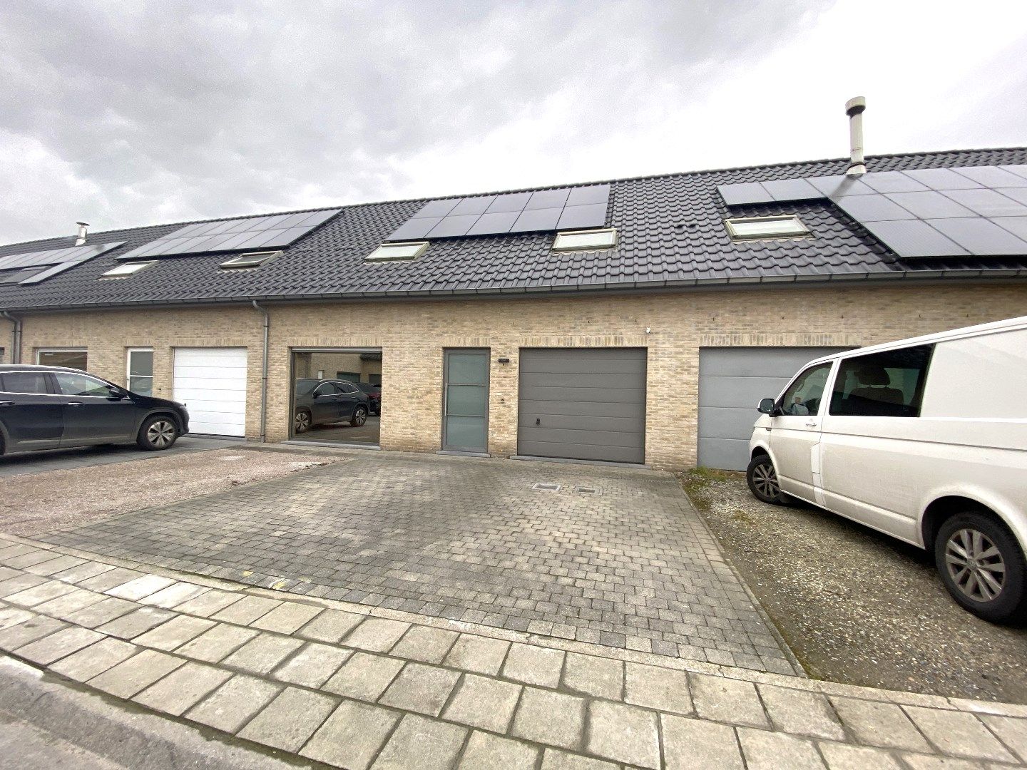 WONING MET 3 SLAAPKAMERS, GARAGE EN TUIN IN WERVIK foto {{pictureIndex}}