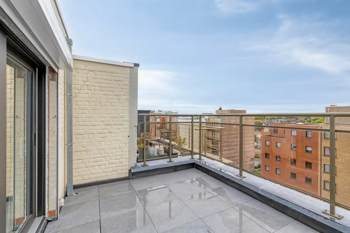 Appartement met 1 slaapkamer en twee ruime zonneterrassen, met een parkeerplaats in het gebouw die samen met het appartement aangekocht dient te worden. foto 18