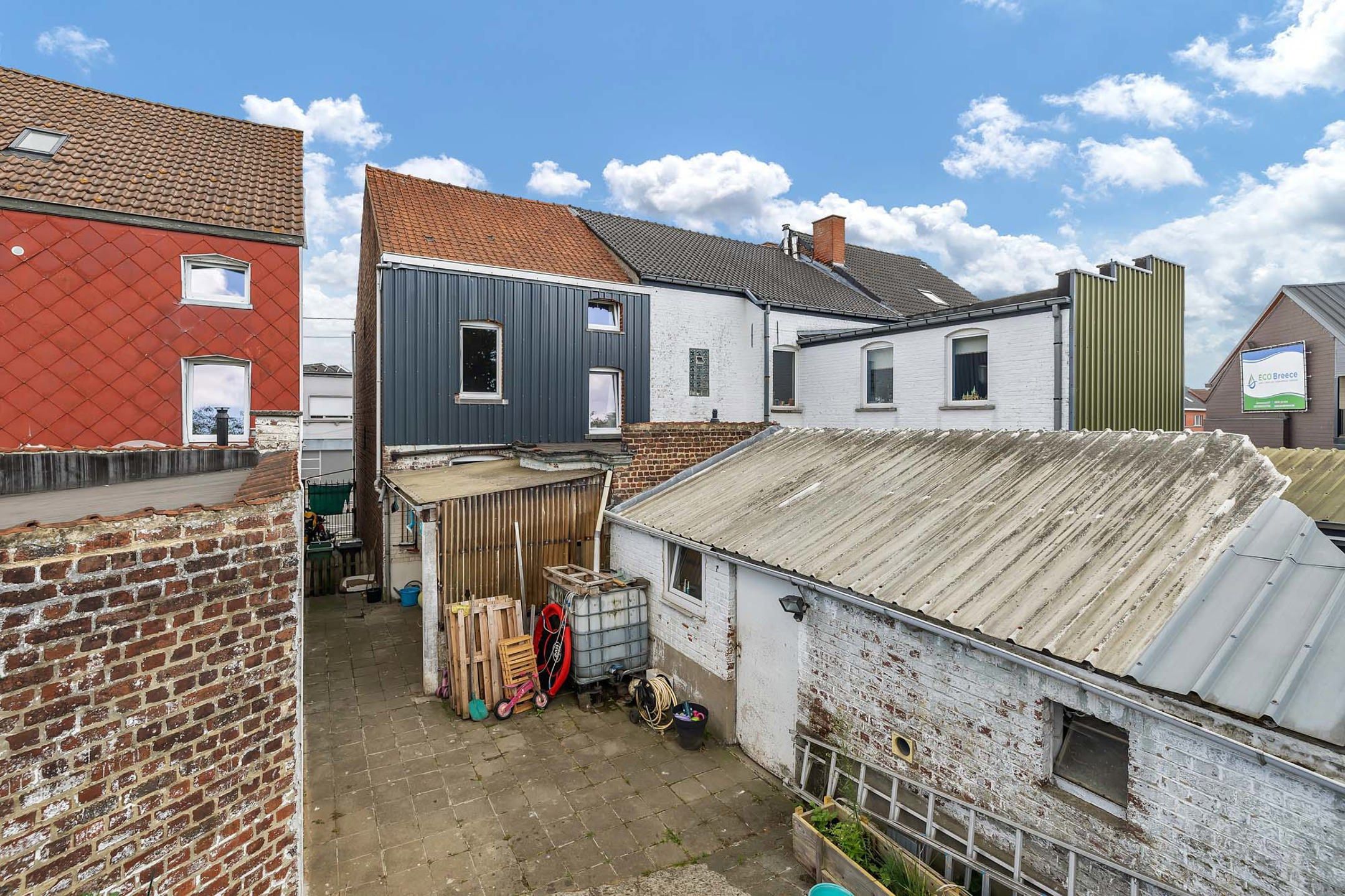 Op te frissen/te renoveren woning op strategische locatie foto 23