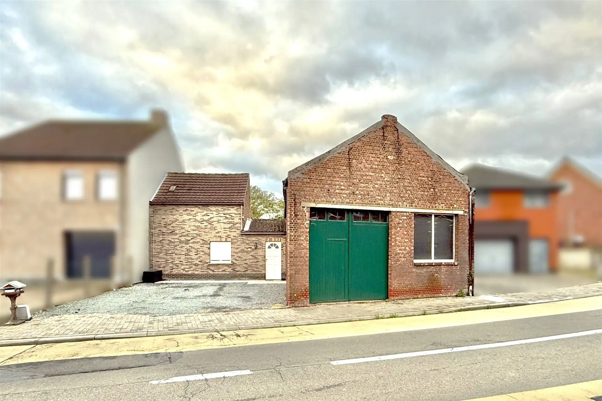 Grond HOB 730m² met te slopen gebouwen foto {{pictureIndex}}