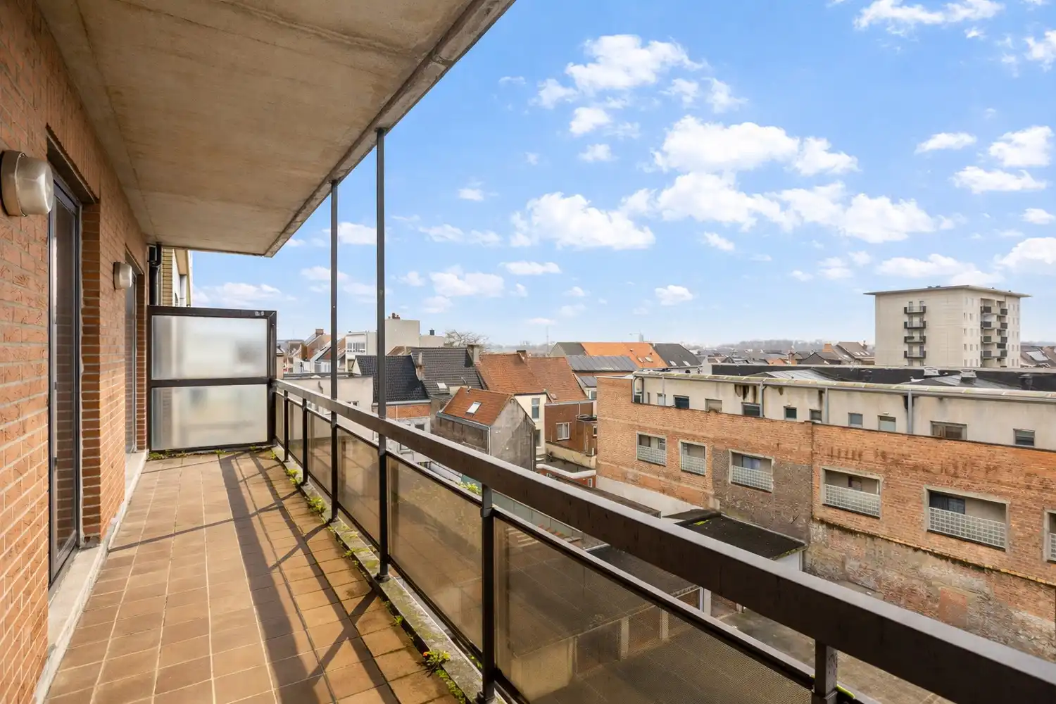 Functioneel en zonnig te renoveren appartement met drie slaapkamers en groot terras foto 2