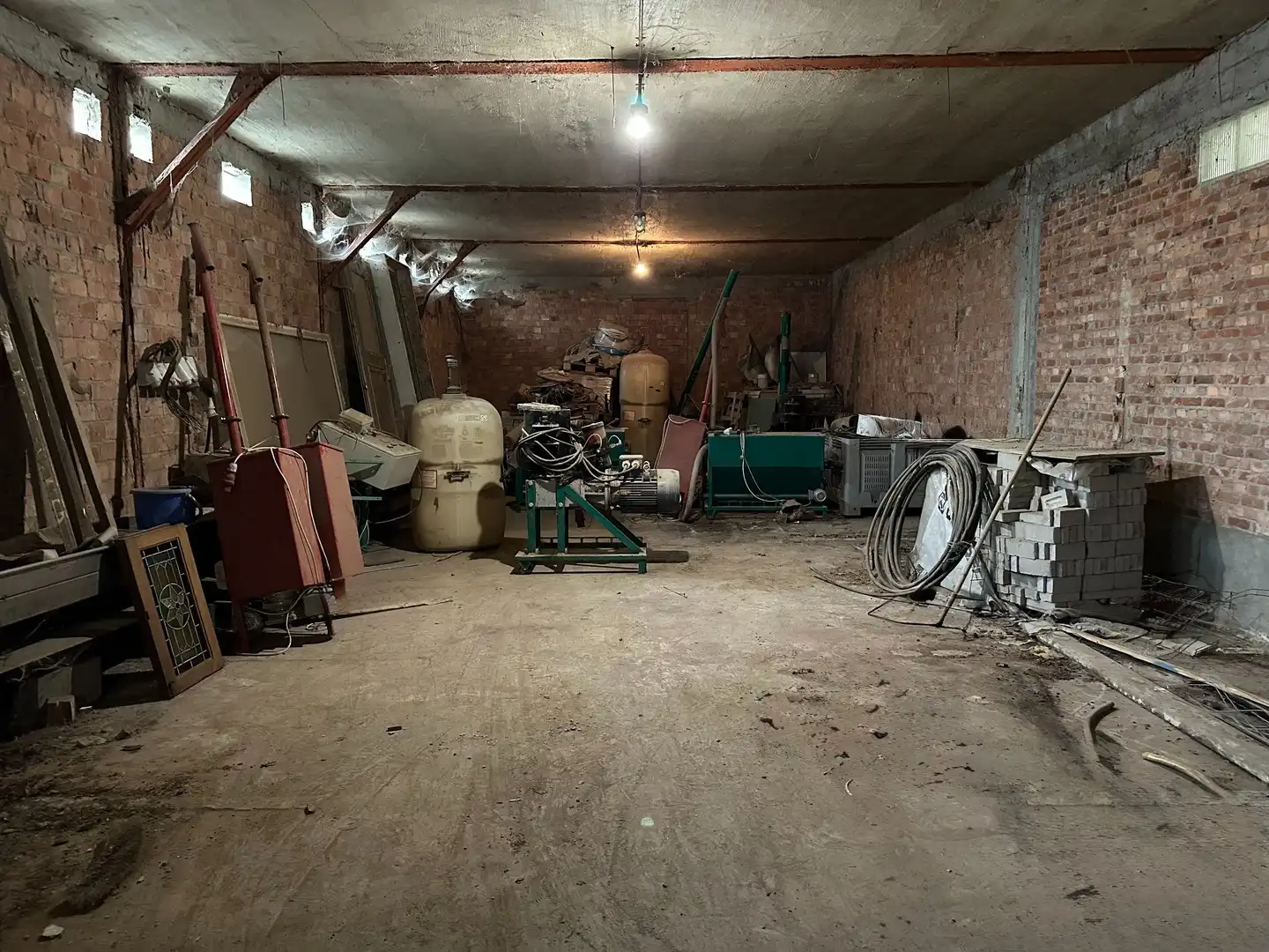 Magazijn 550 m2 met zonnepanelen. foto 6