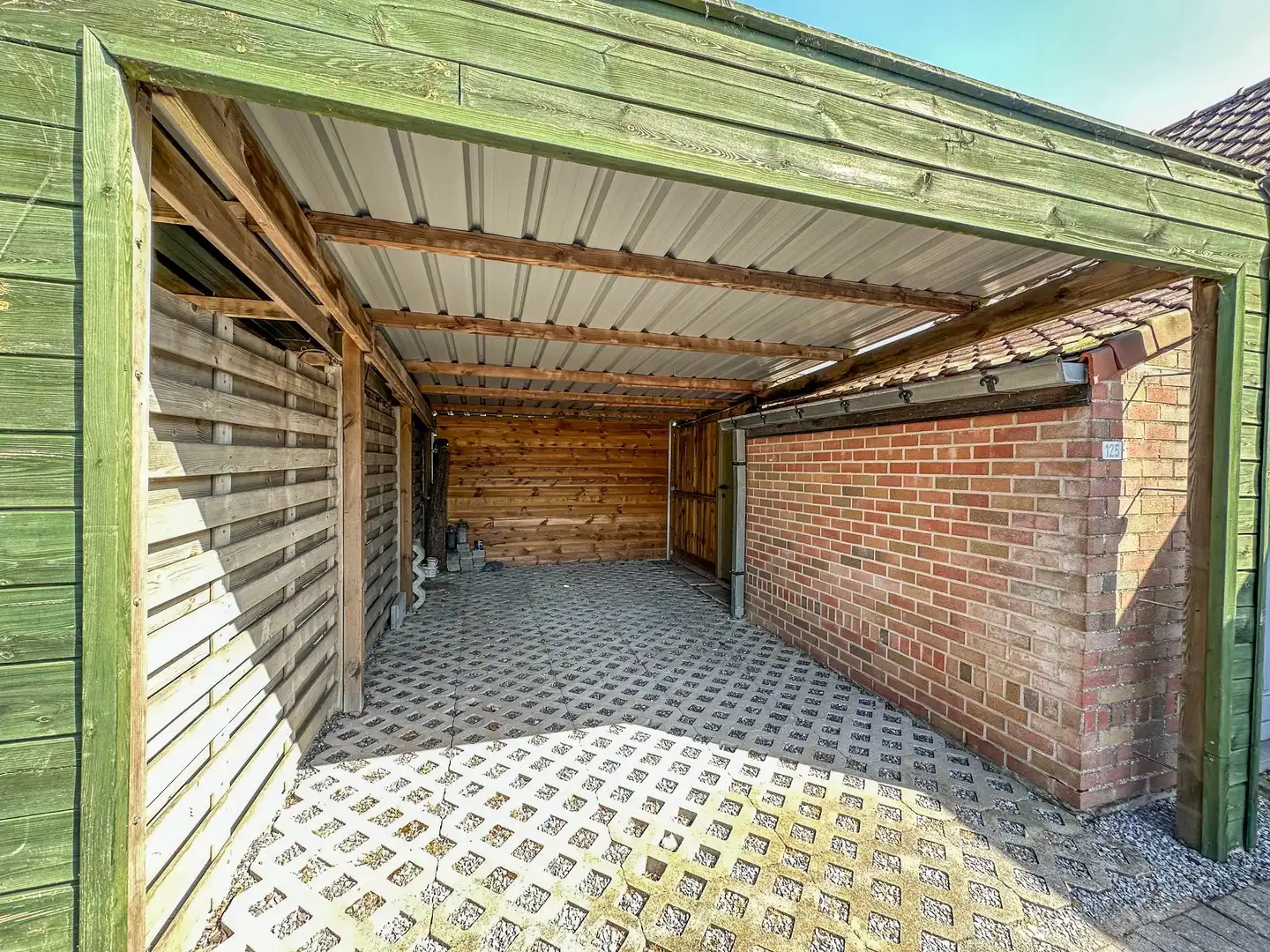 Instapklare vakantiewoning met zonnige tuin en parking. foto 12