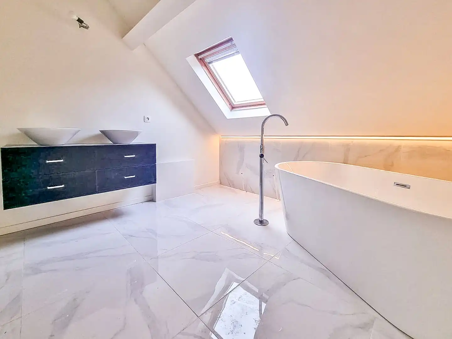 Instapklare woning met 4 slaapkamers en ruime tuin. foto 7