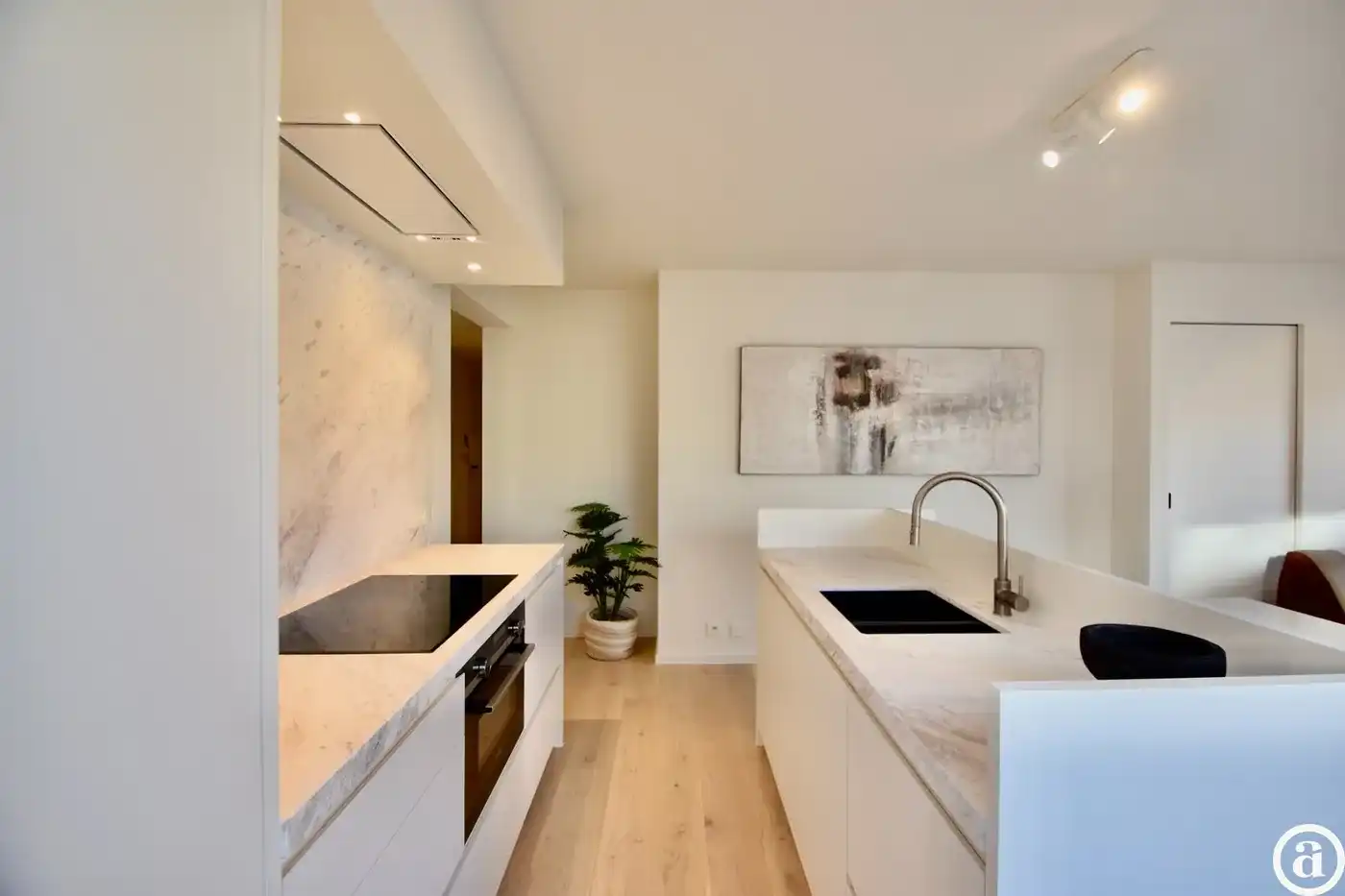 Instapklaar hoekappartement op enkele stappen van het centrum foto 10