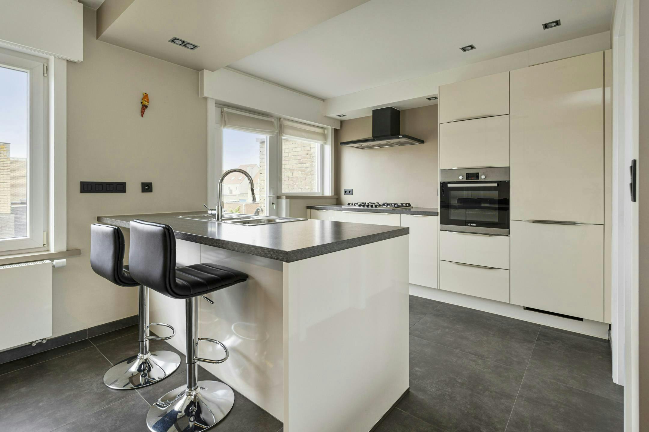 Lichtrijk en instapklaar huis met tuin te koop in Heist foto 5