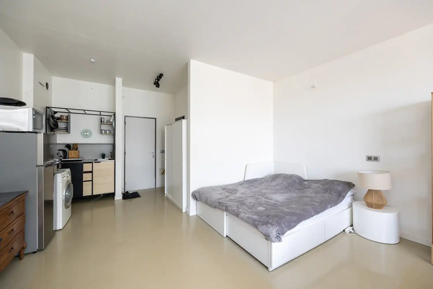 Instapklare en gemeubelde studio te koop in Antwerpen op de 7e verdieping van een verzorgd gebouw aan het Stadspark foto 7