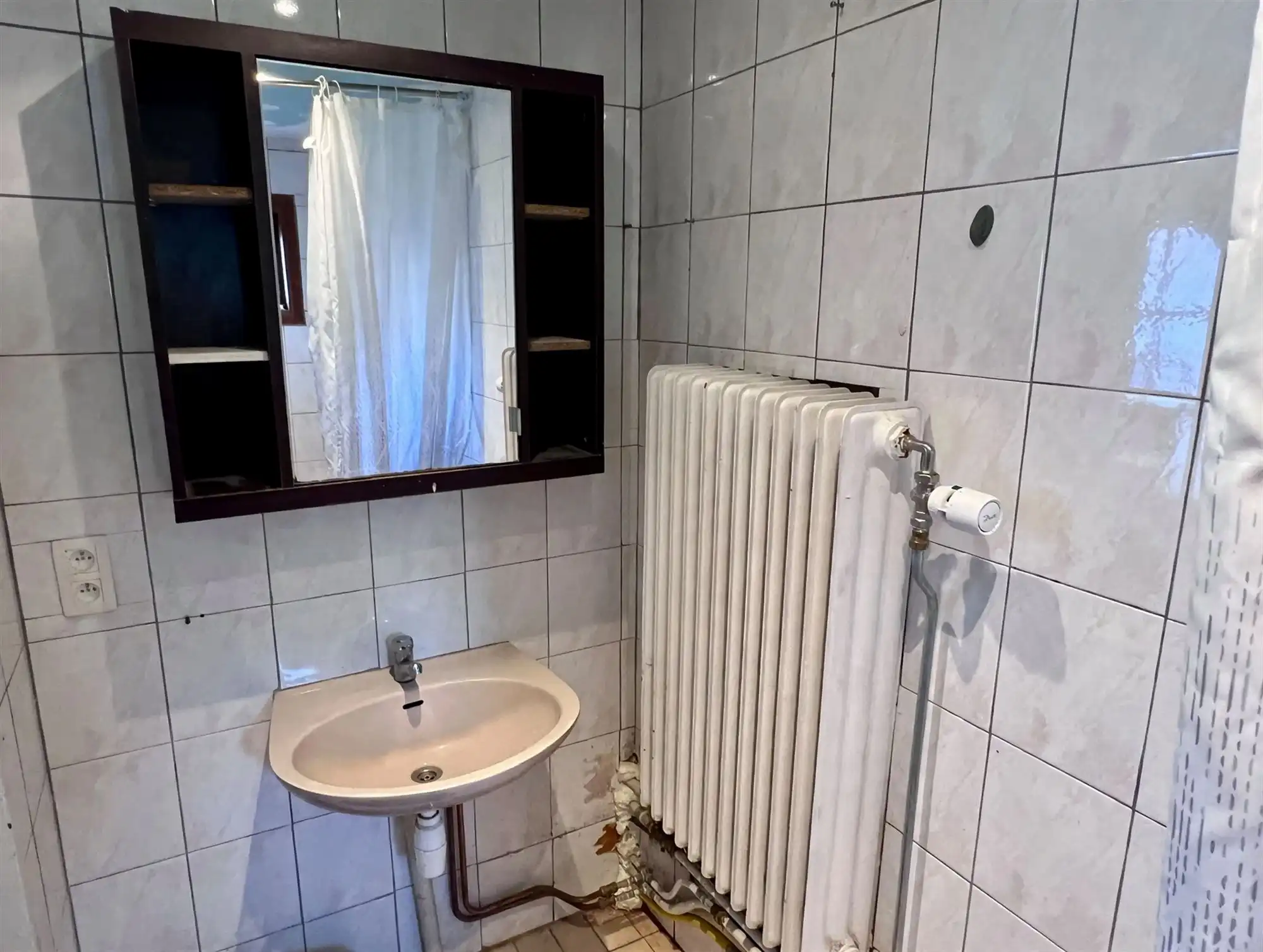 ruime woning met 4 slaapkamers, tuin en achteringang. foto 16