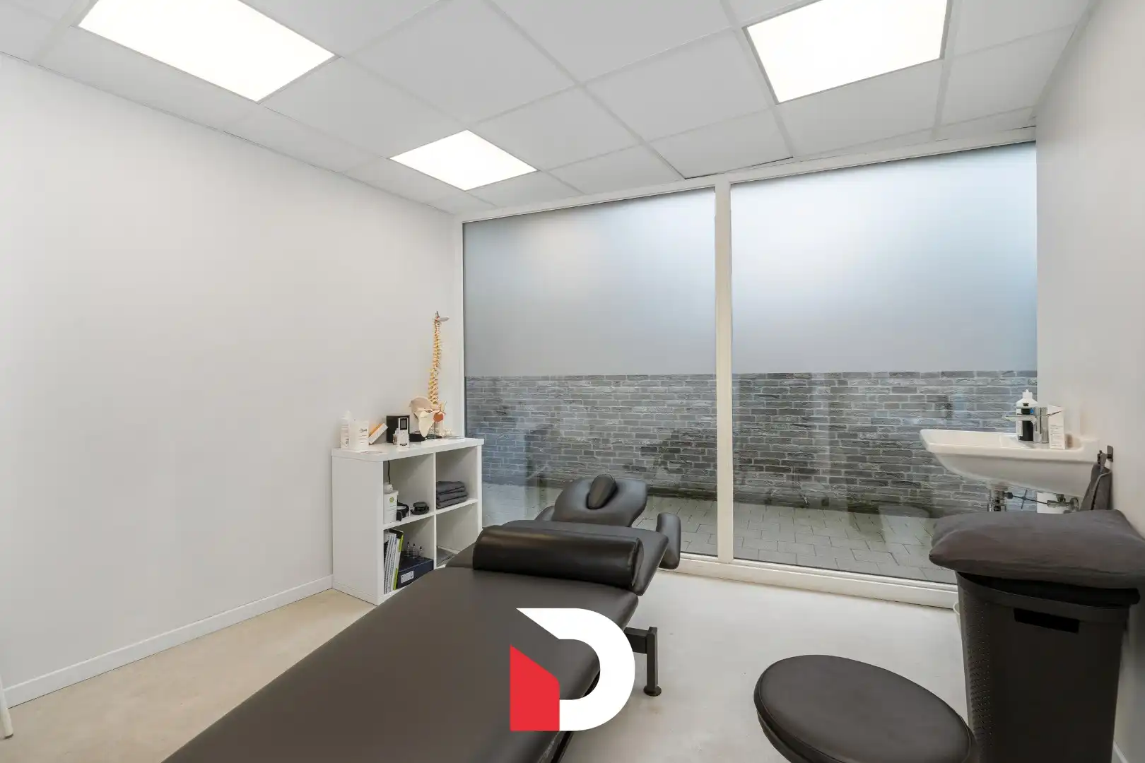 Recent en uniek gelegen kantoor -of praktijkruimte van 221 m² in centrum Brugge foto 9