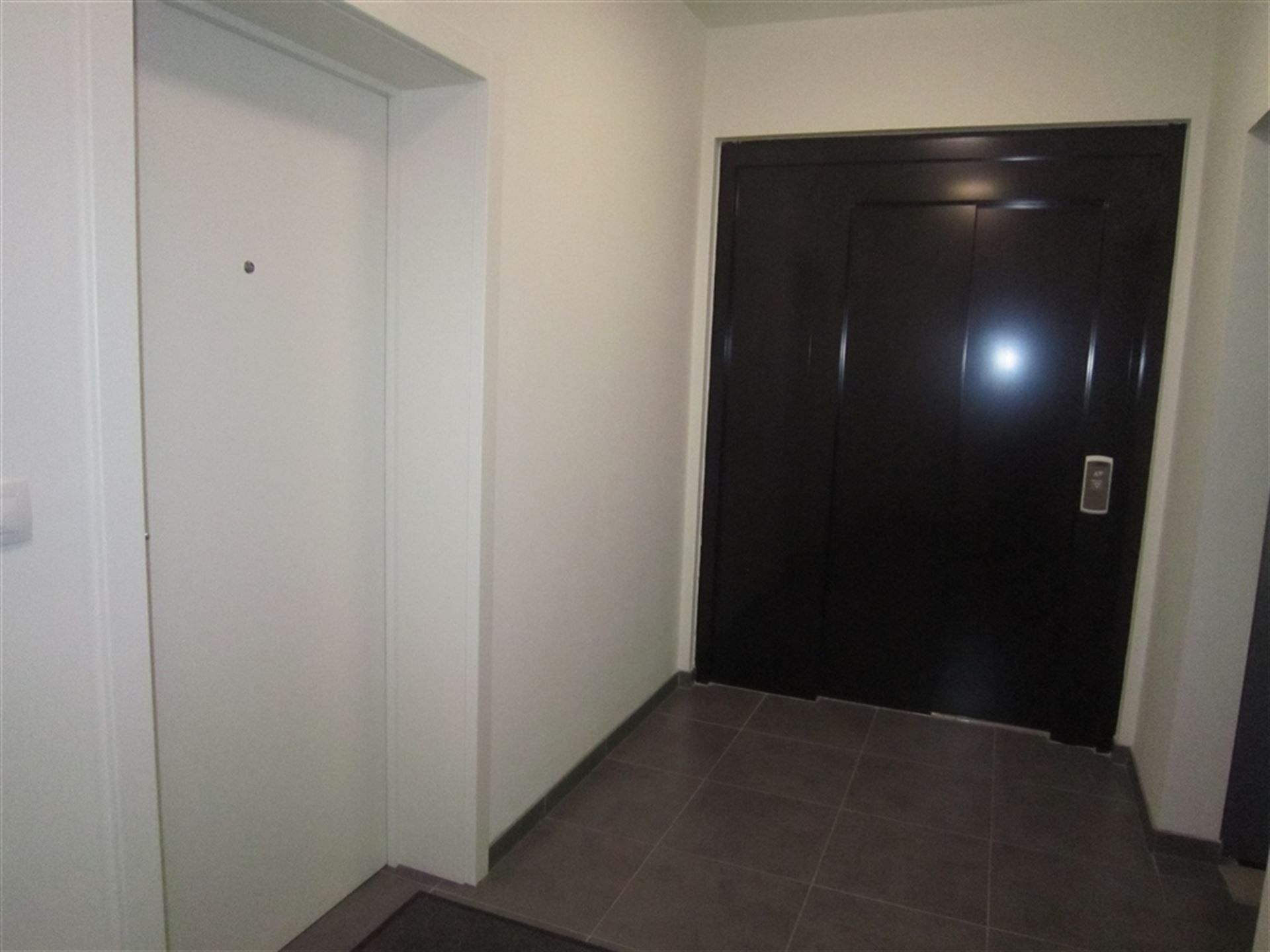 Appartement met 2 slaapkamers, terras, lift, parkeergarage!  foto 14