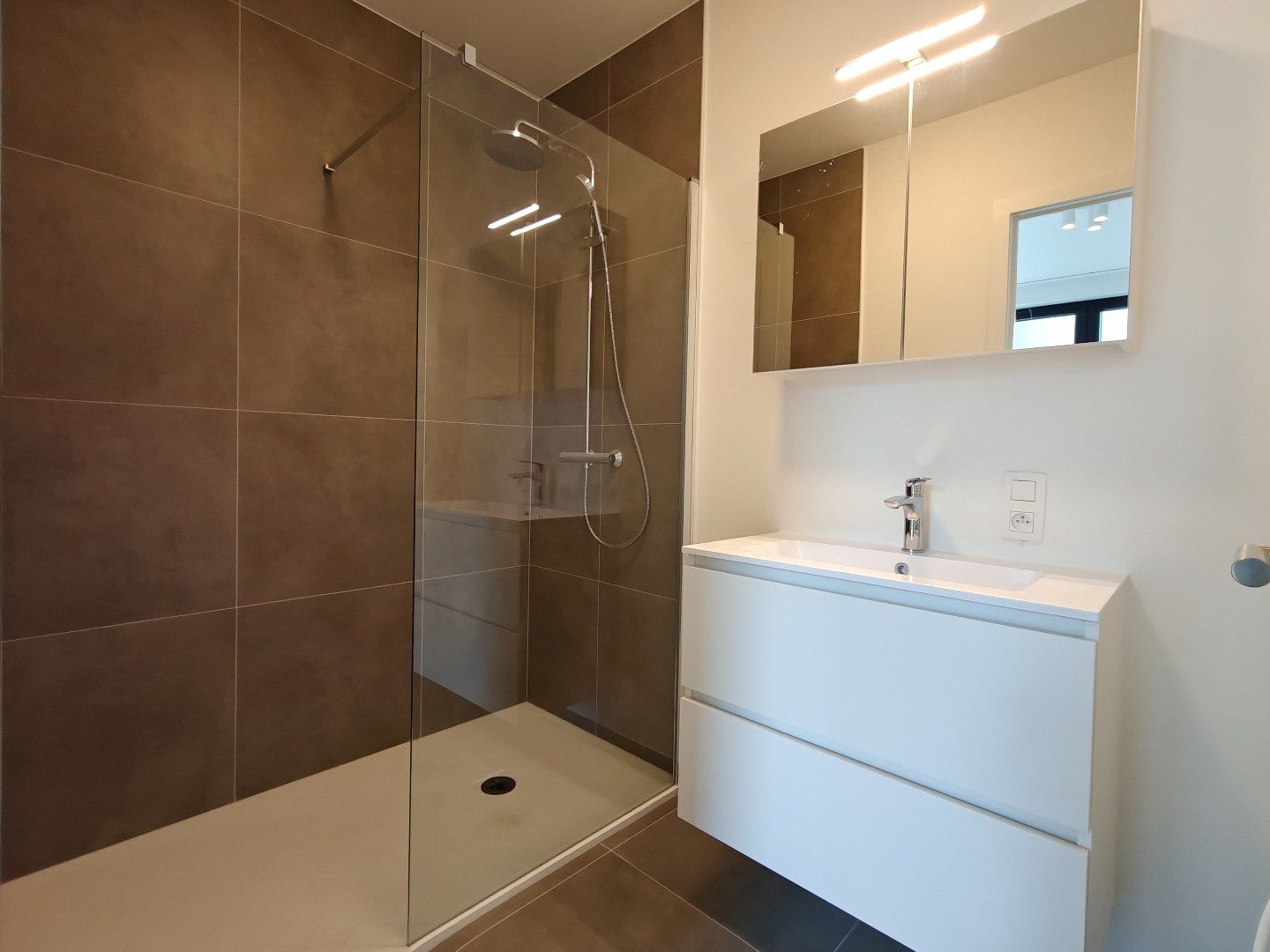 Luxe nieuwbouwappartement met tuin, 3 slaapkamers en autostaanplaats foto 12