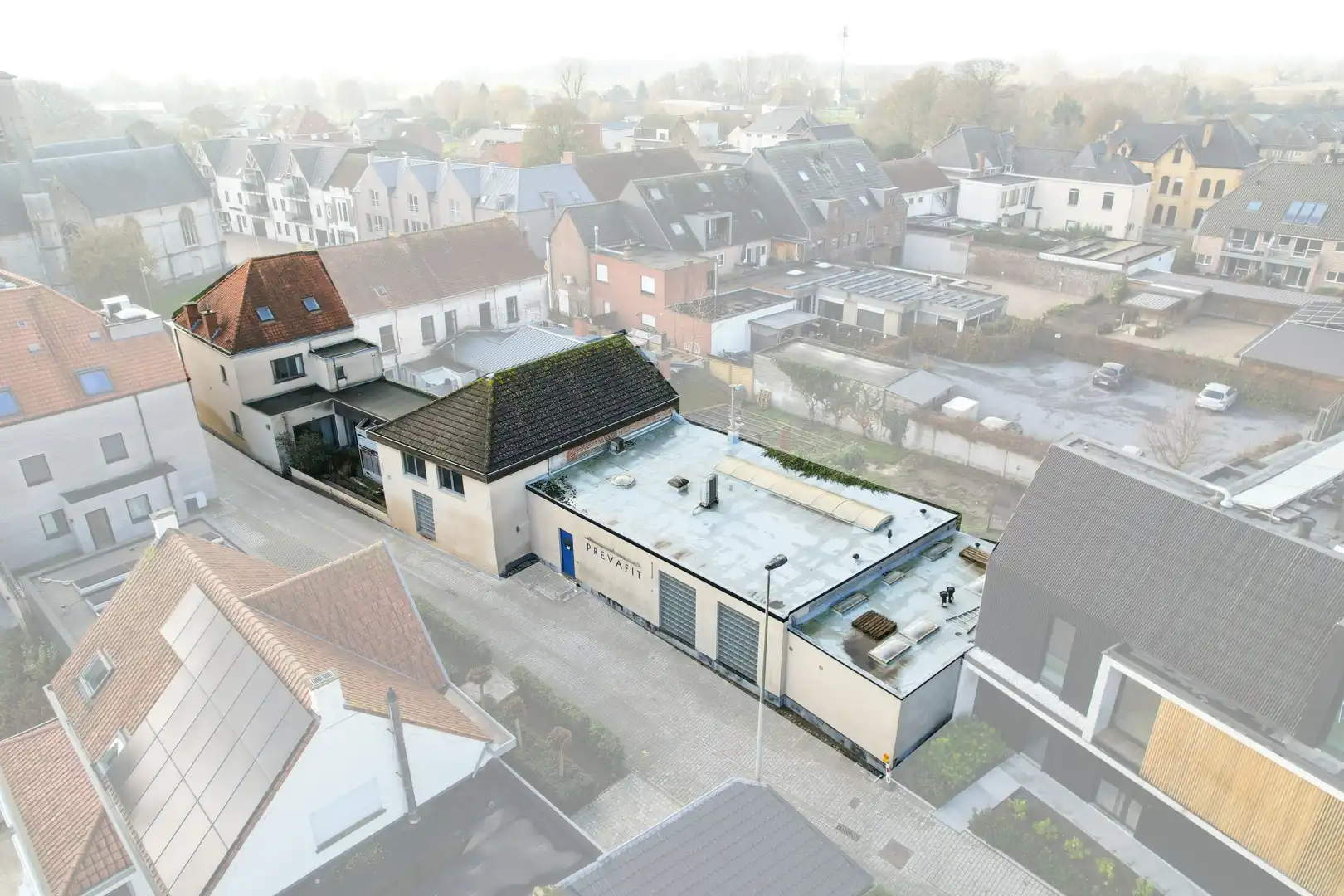 Ruim veelzijdig handelspand met woonst in hartje Kruisem foto {{pictureIndex}}