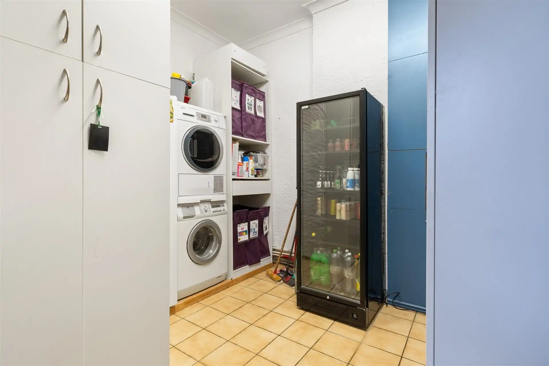 Zeer ruime halfopen bebouwing met 4 slaapkamers, oprit en garage, vlakbij centrum te Zele. foto 11