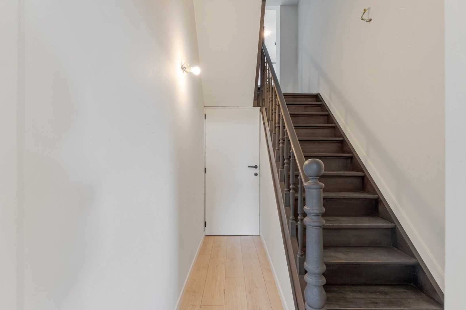 Knap en zeer grondig gerenoveerde halfvrijstaande woning met 4 slaapkamers en tuin in het mooie landelijke Jesseren foto 13