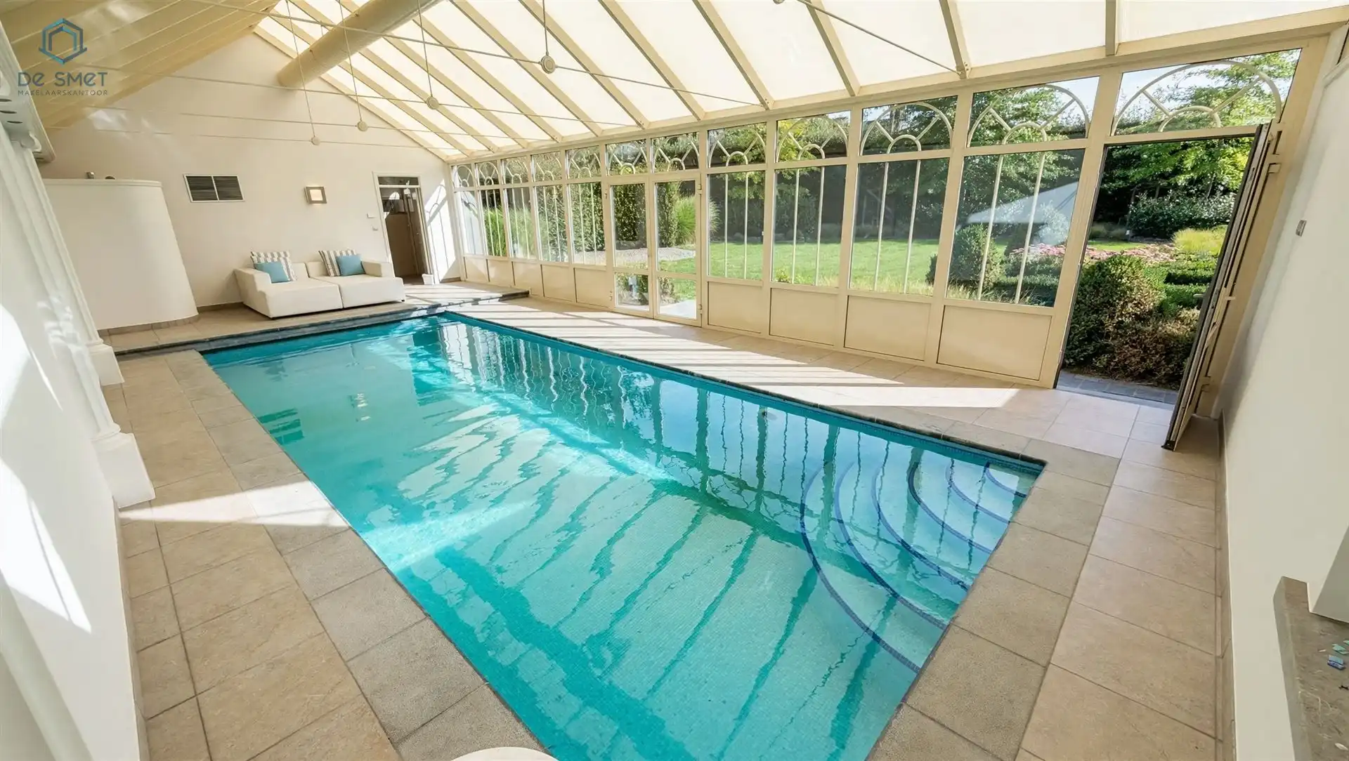 Hoofdfoto van de publicatie: LUXUEUZE VILLA MET OVERDEKT ZWEMBAD & SAUNA – ZOTTEGEM