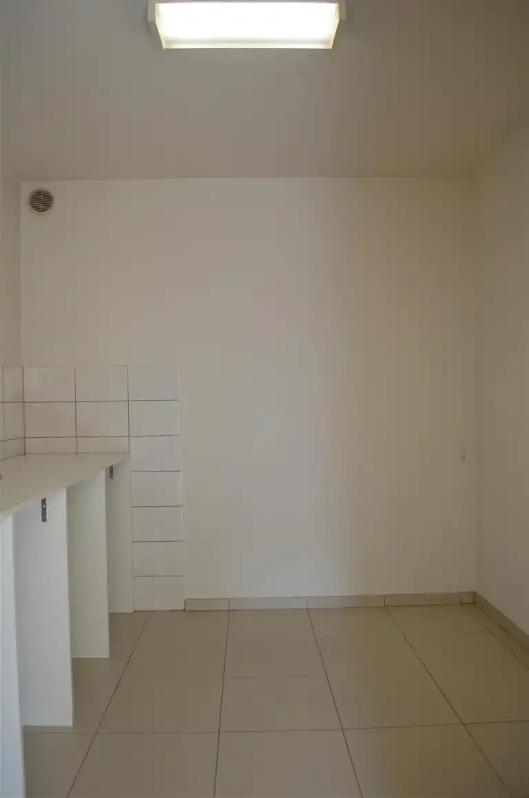 Recent gelijkvloers appartement met twee slaapkamers en privé garage aan de kanaalkom van Leopoldsburg. foto 12