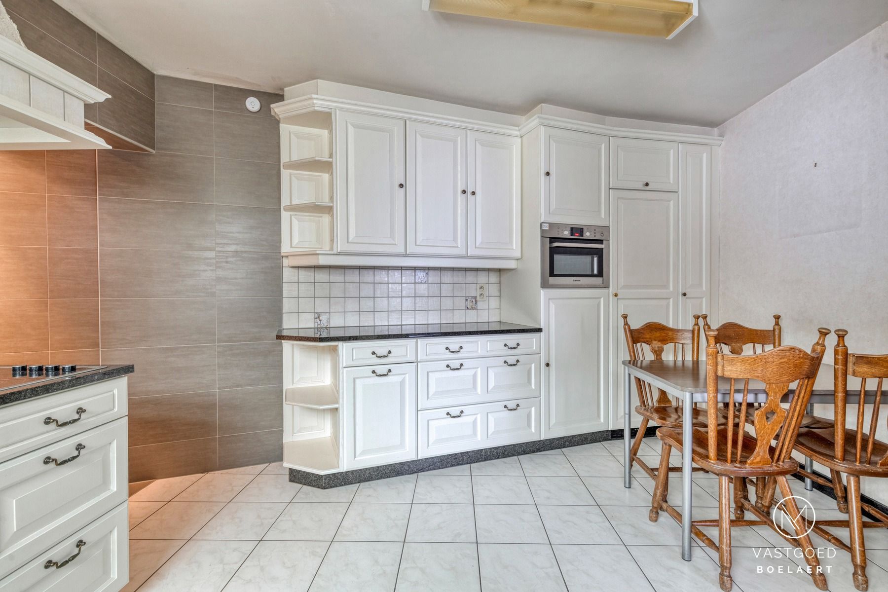 Huis met 3 slaapkamers, garage en tuin te koop in Nieuwerkerken foto 9