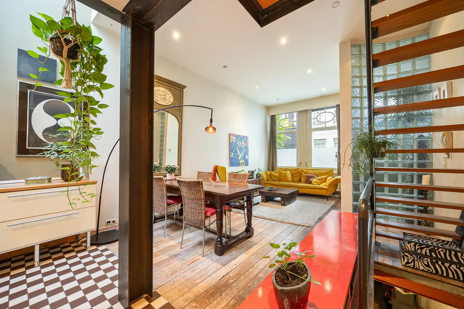 Karaktervol herenhuis met arte-déco aan de Dageraadplaats foto 9