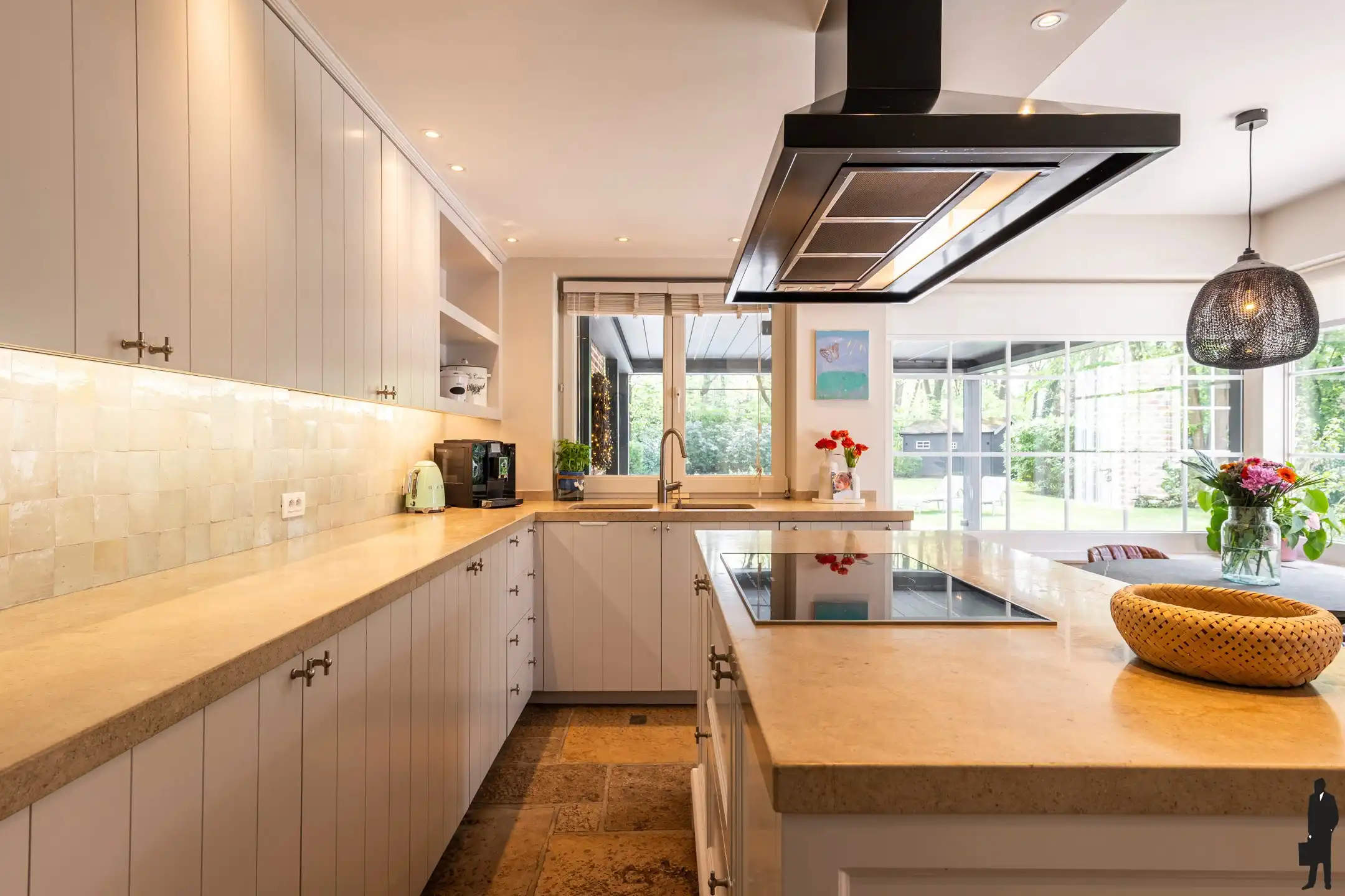 Exclusieve villa met zwembad in doodlopende straat foto 13