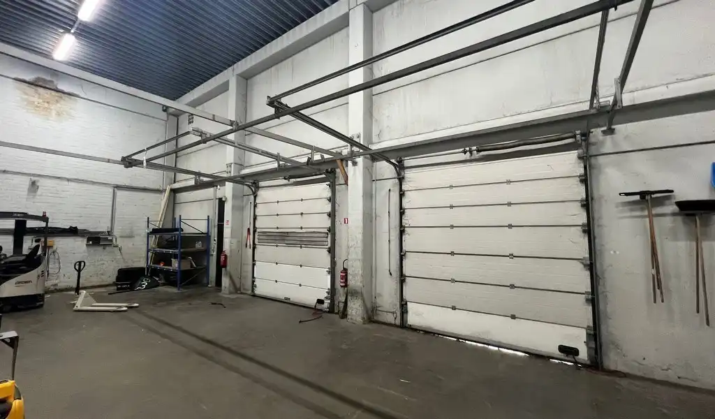 Bedrijfsgebouw met uitbreidingsmogelijkheden te koop in Ronse foto 7