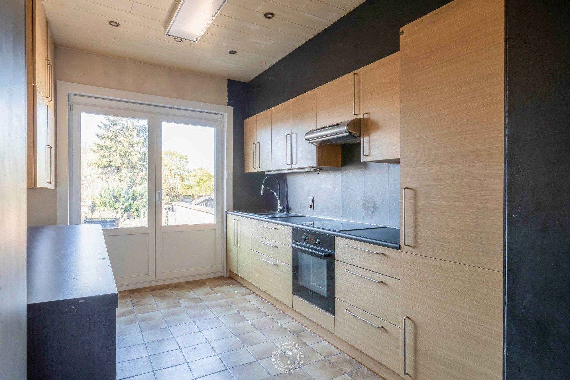 Op te frissen woning met vernieuwde structuur, zonnepanelen en zuidgerichte tuin foto 10