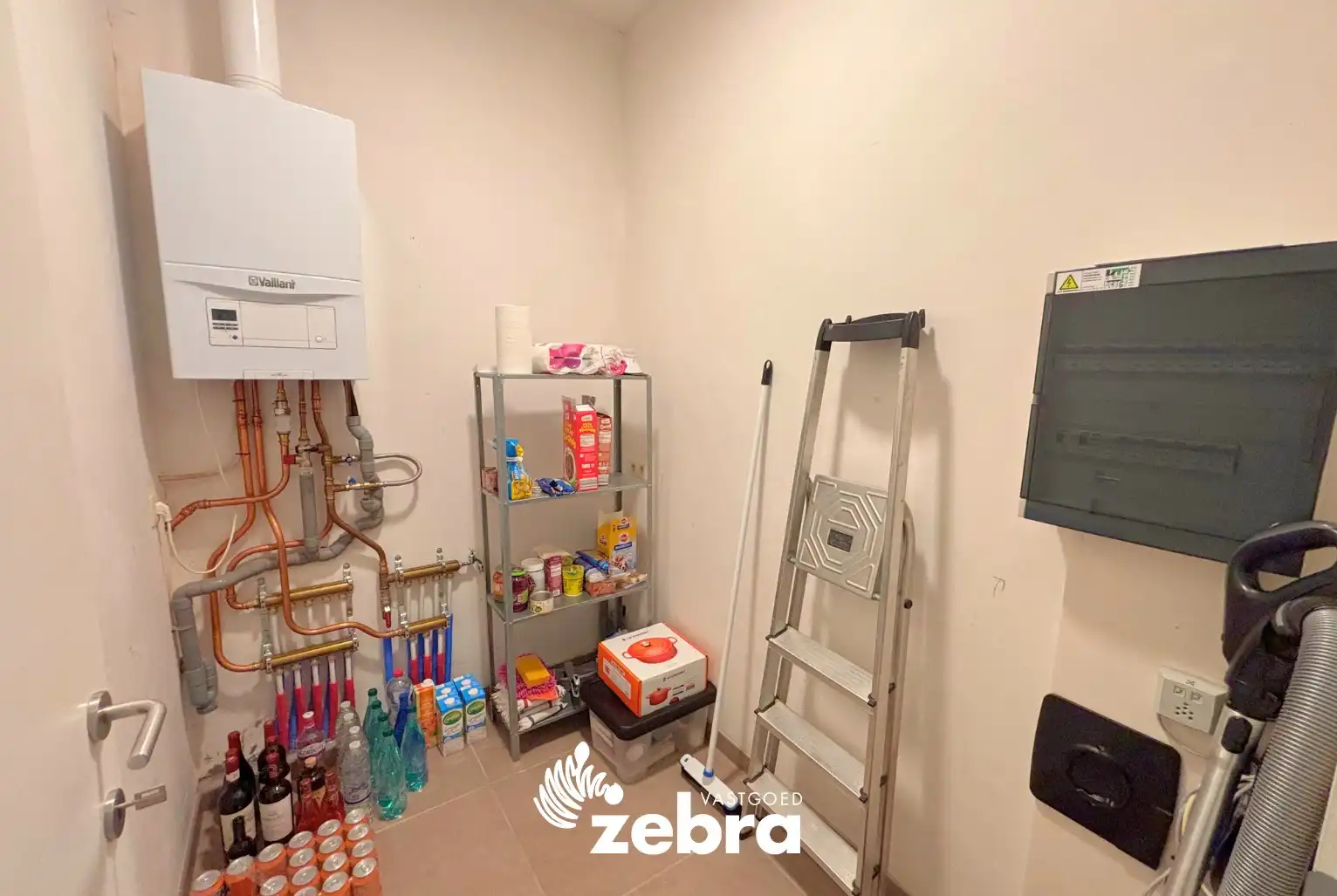 Instapklaar gelijkvloers appartement met private tuin en garage op toplocatie in Roeselare! foto 16