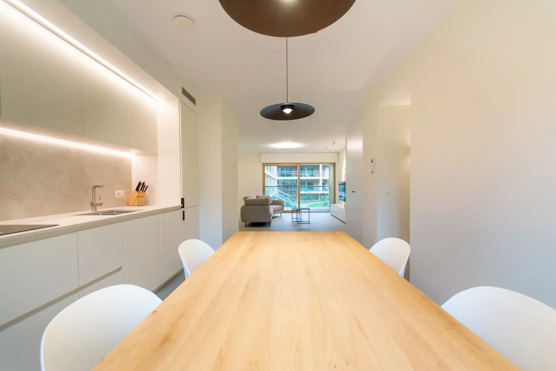 Prachtig gemeubeld 3 kamer appartement met mooi terras foto 4