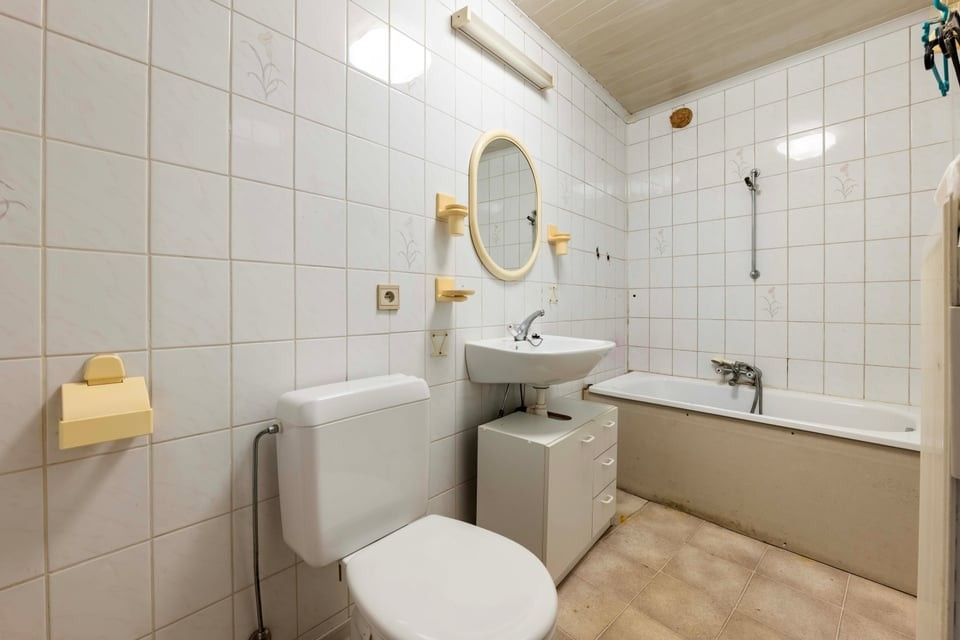 TE RENOVEREN GEZINSWONING MET VEEL POTENTIEEL IN HET LANDELIJKE MONTENAKEN foto 35