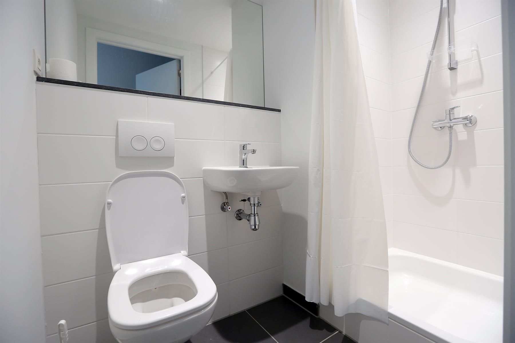 Gemeubelde studentenkamer. foto 4