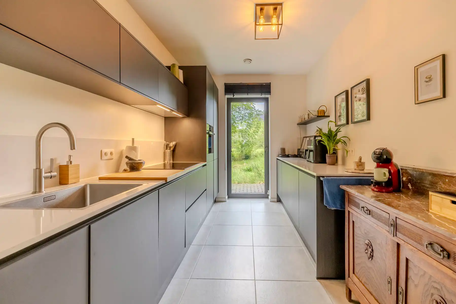Recente woning met 3 SLP, 2 BK, tuin en 3 autostaanplaatsen foto 10