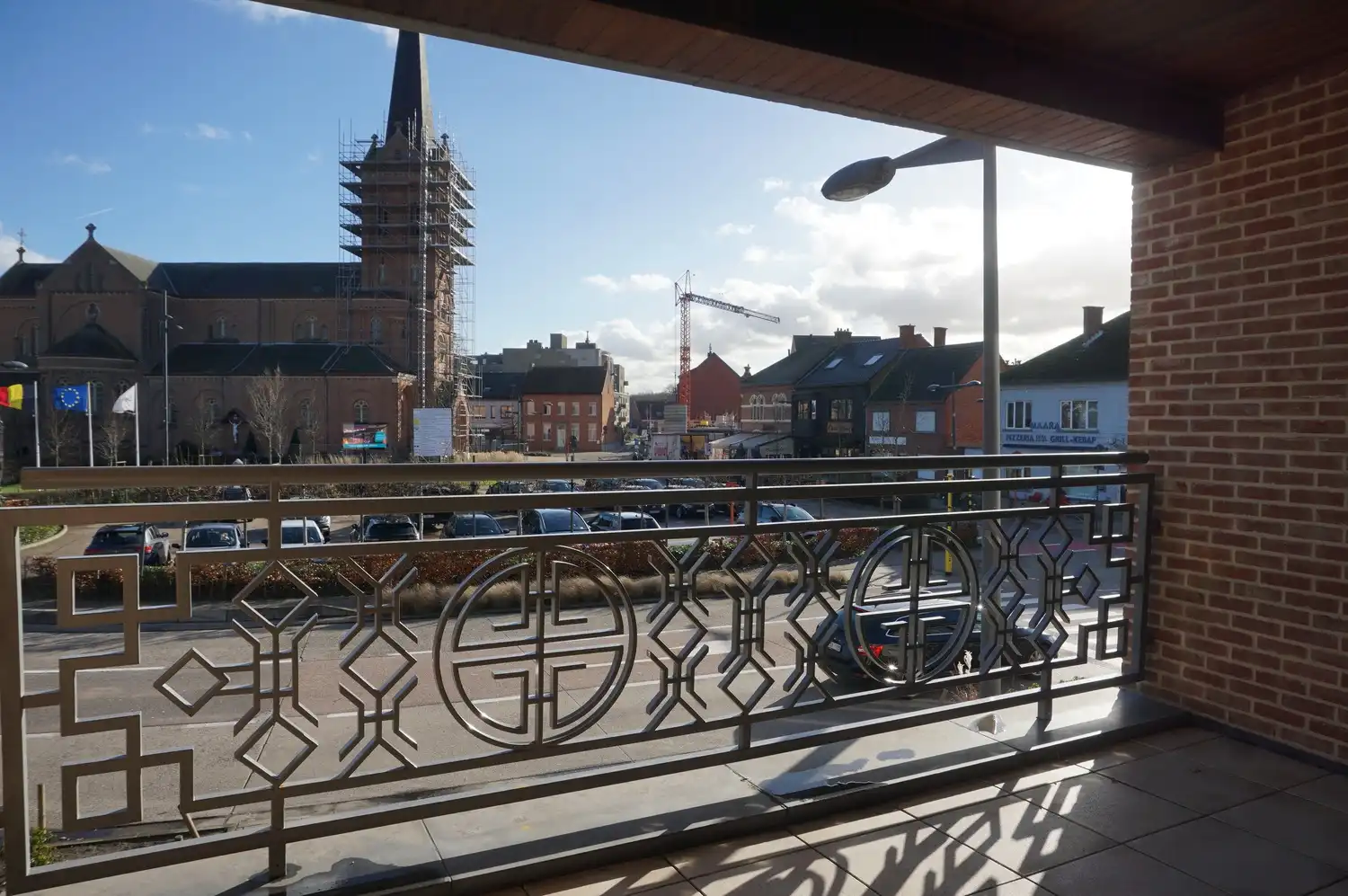 Ruim appartement van 110 m² met 2 slaapkamers, lift, 2 autostaanplaatsen en twee terrassen in het centrum van Paal foto 4