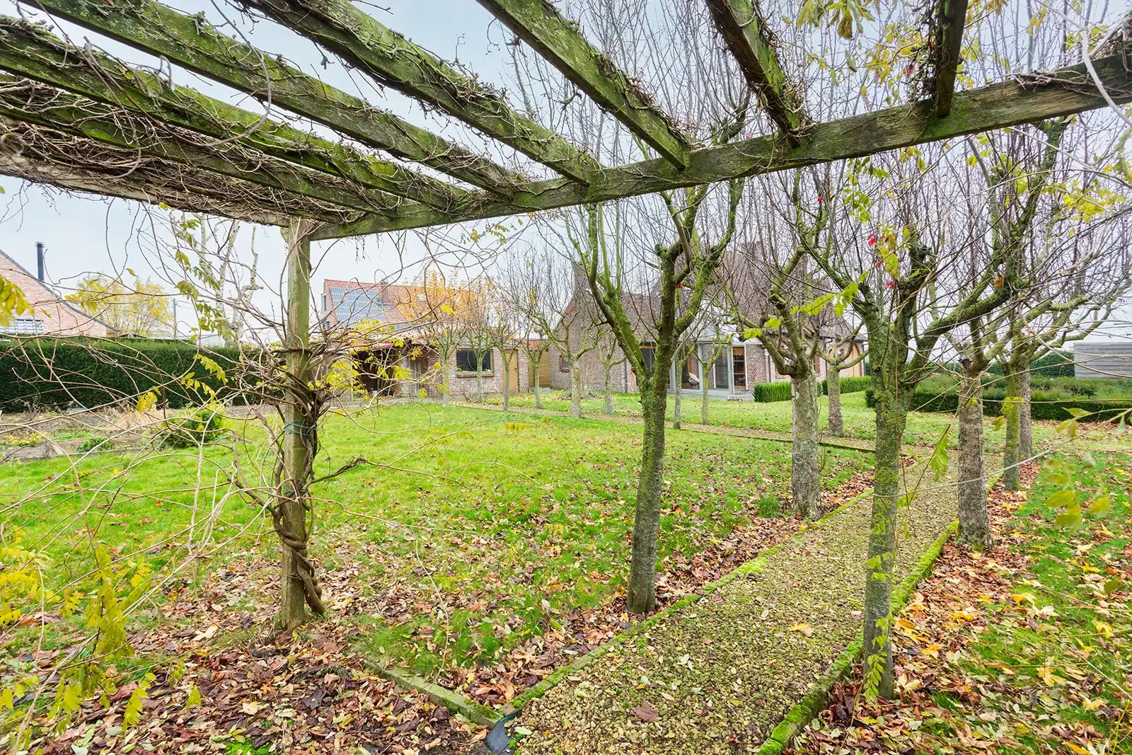 Charmante gezinswoning op 6.217 m² foto 27