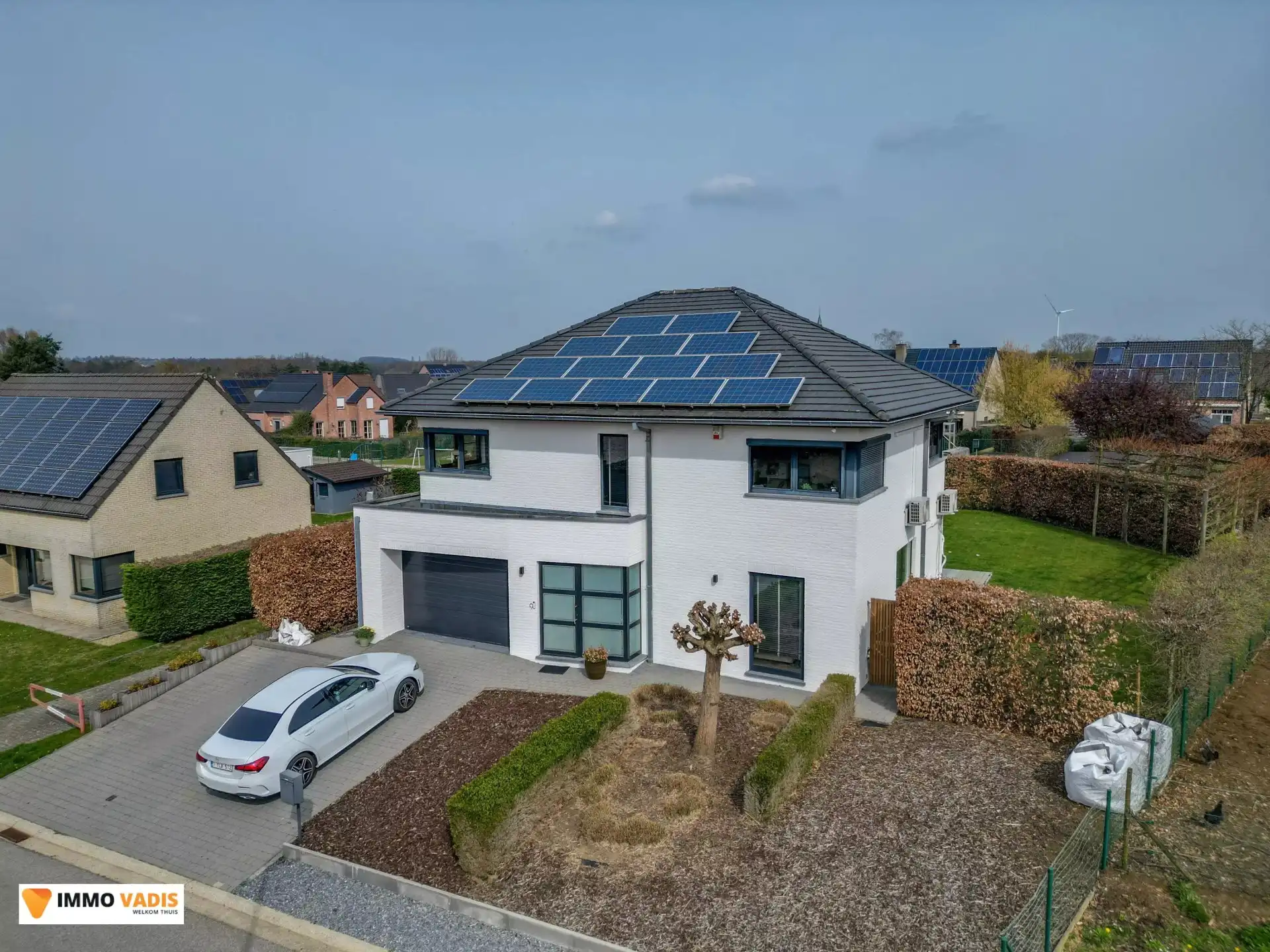 Exclusieve, vrijstaande woning met hoogwaardige afwerking te Bekkevoort foto {{pictureIndex}}