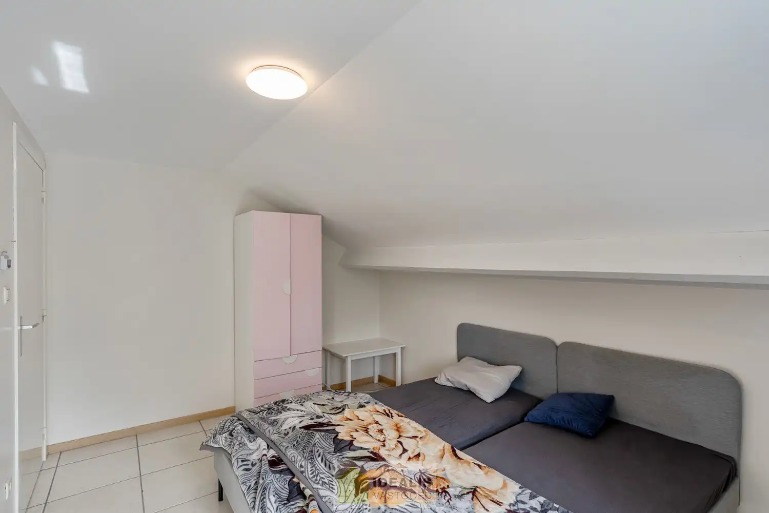 IDEALIS VASTGOED – DUPLEX APPARTEMENT GELEGEN OP UITERST CENTRALE LOCATIE TE HECHTEL-EKSEL. foto 16