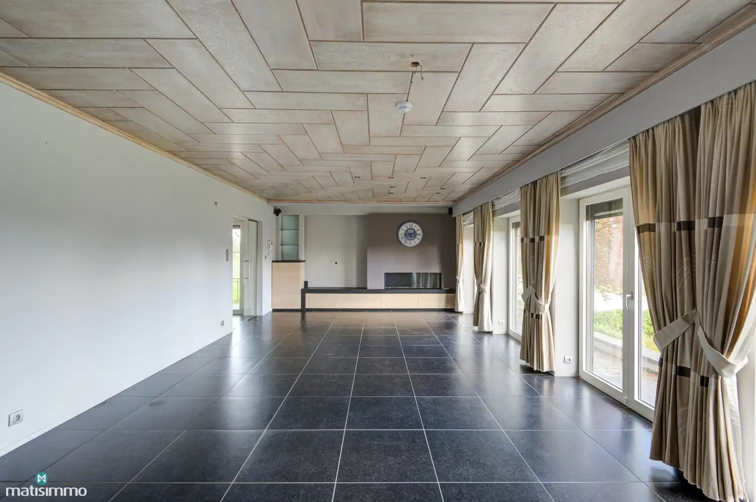 RUIME WONING MET 5 SLAAPKAMERS, INPANDIGE GARAGE EN WELLNESSRUIMTE OP EEN RUIM PERCEEL foto 7