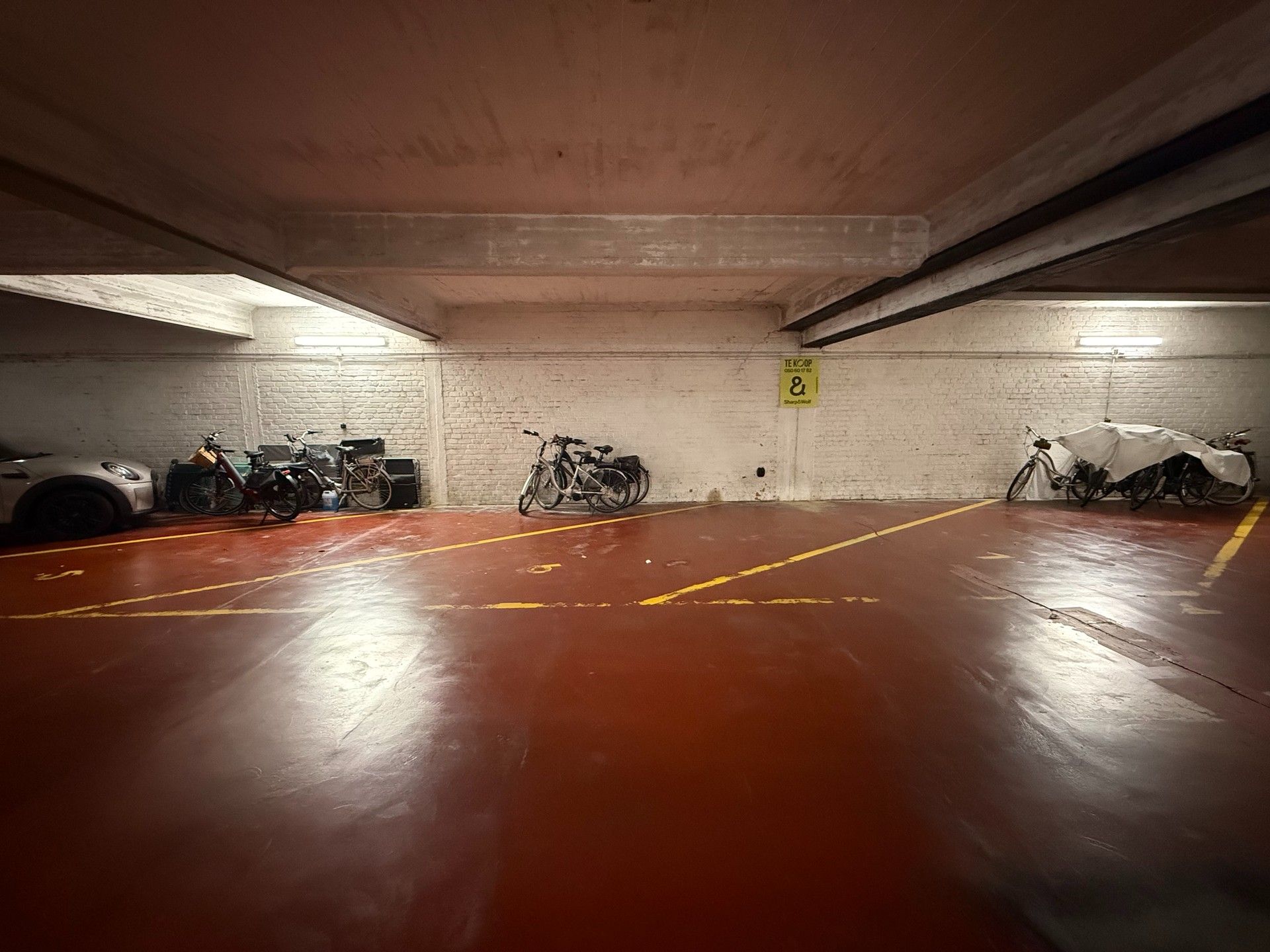 Goed gelegen parkeerplaats op wandelafstand van de zeedijk foto 7