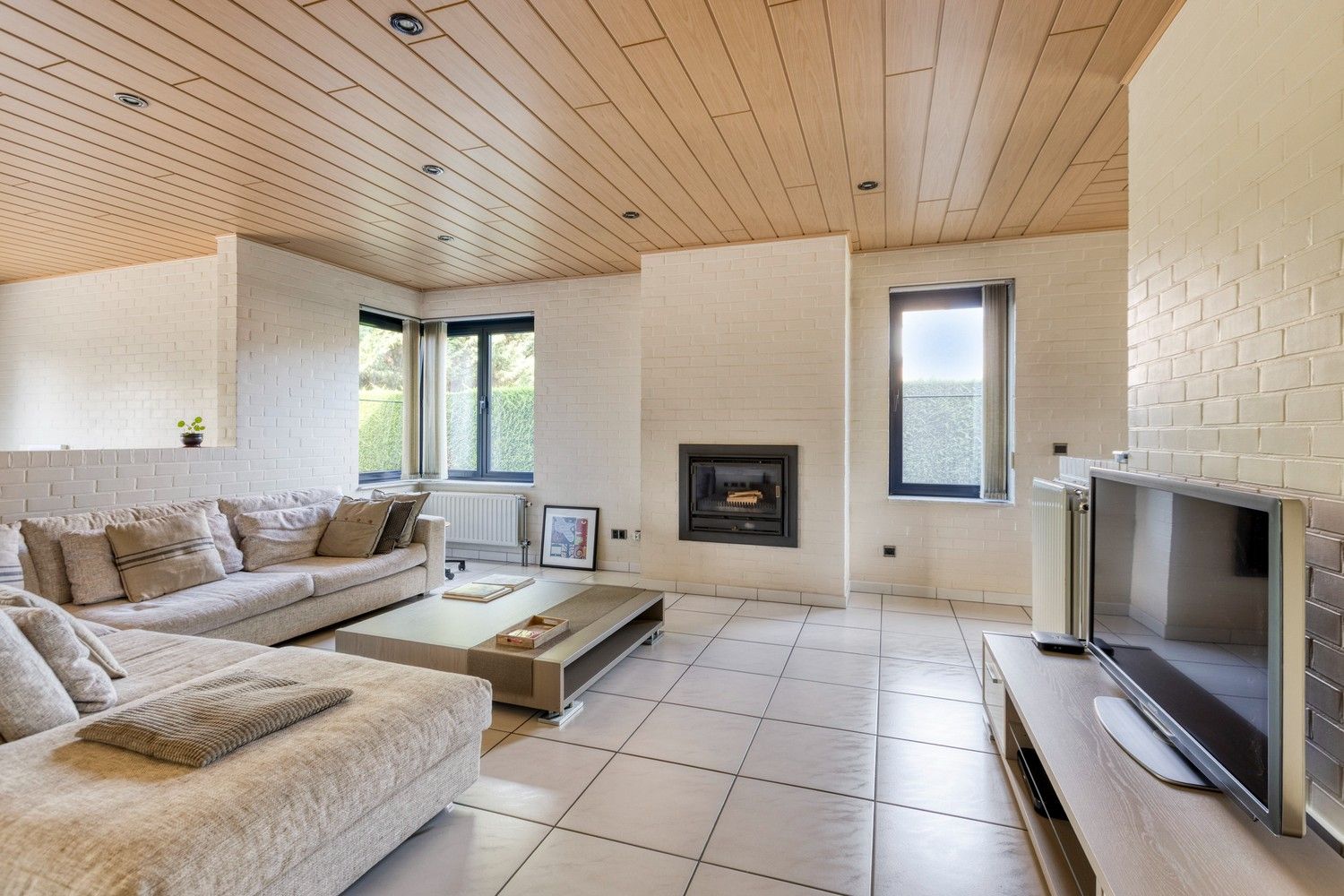 Instapklare woning in een bosrijke, rustige buurt te Maasmechelen! foto 2