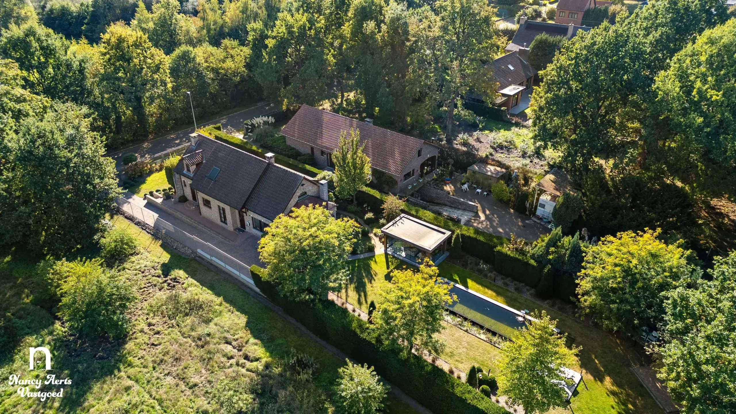 Karaktervolle villa met natuurzwembad en poolhouse in Genk foto 31