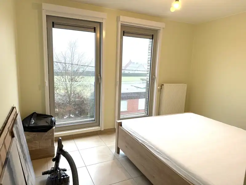 Instapklaar 2-slaapkamerappartement met balkon en overdekte autostaanplaats TE HUUR in Ooigem! foto 13