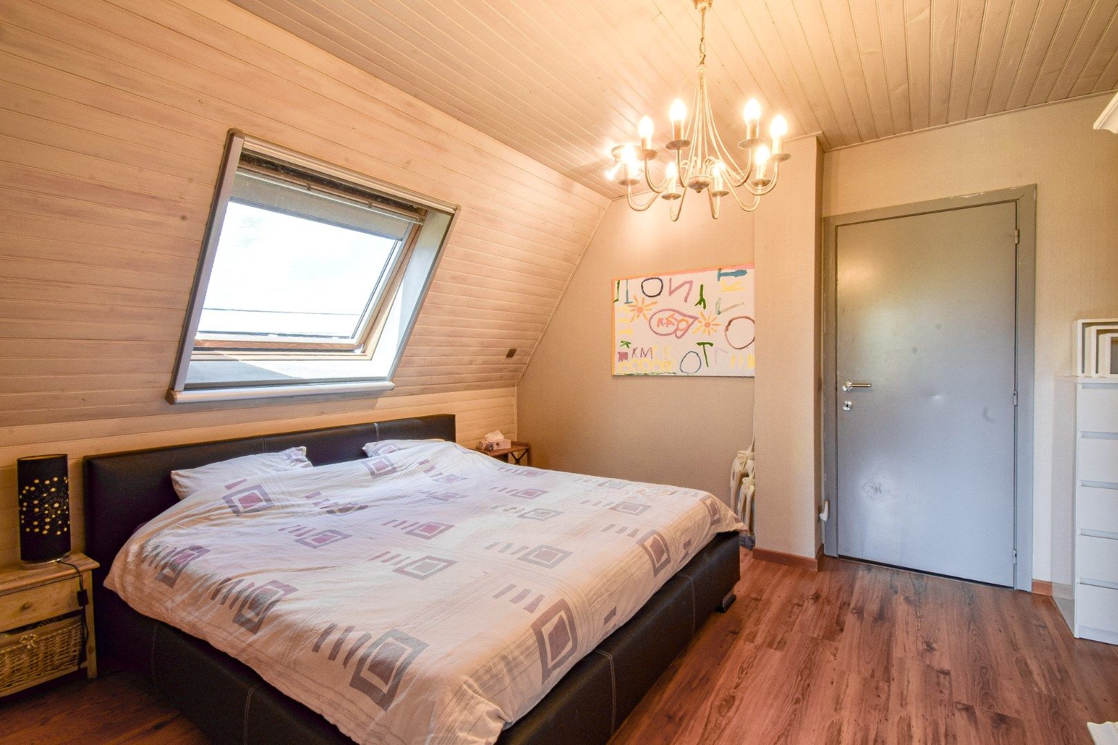 Rustig gelegen halfopen gezinswoning met ruime tuin en garage foto 11