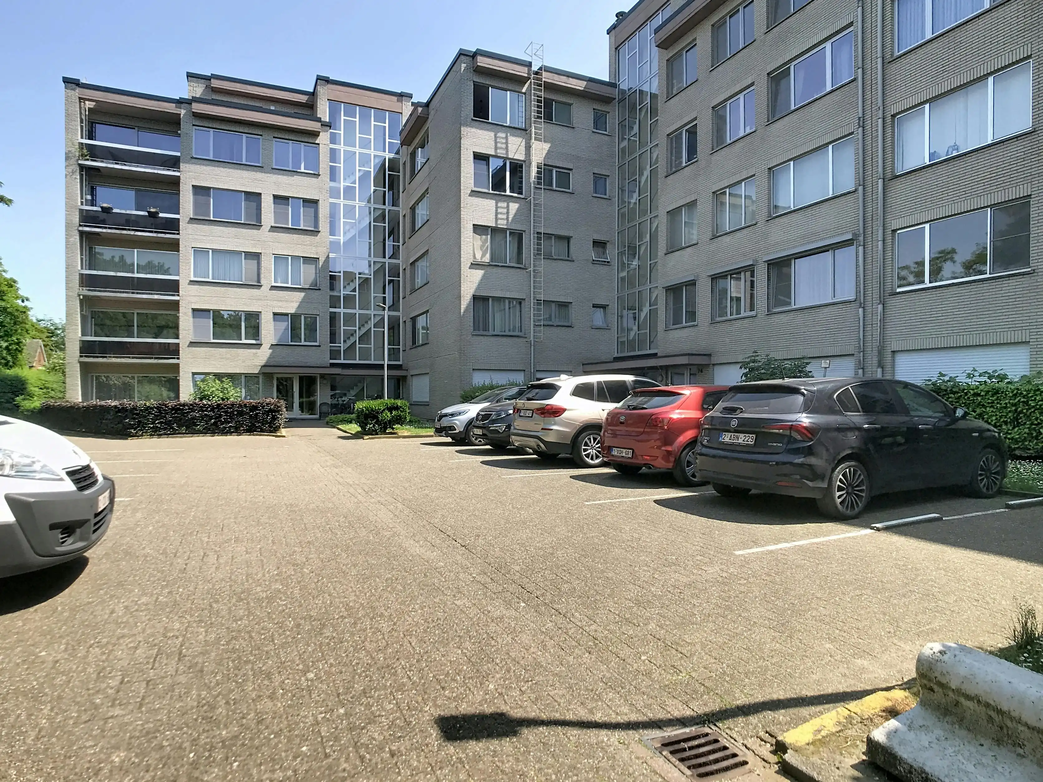 Ruim centraal gelegen appartement in centrum Beveren foto 2