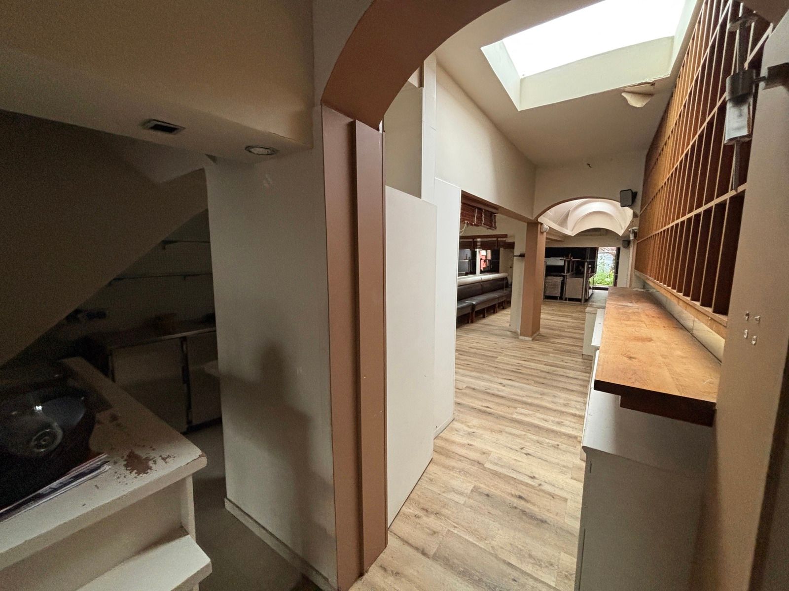 Instapklaar horecapand met terras te huur foto 4