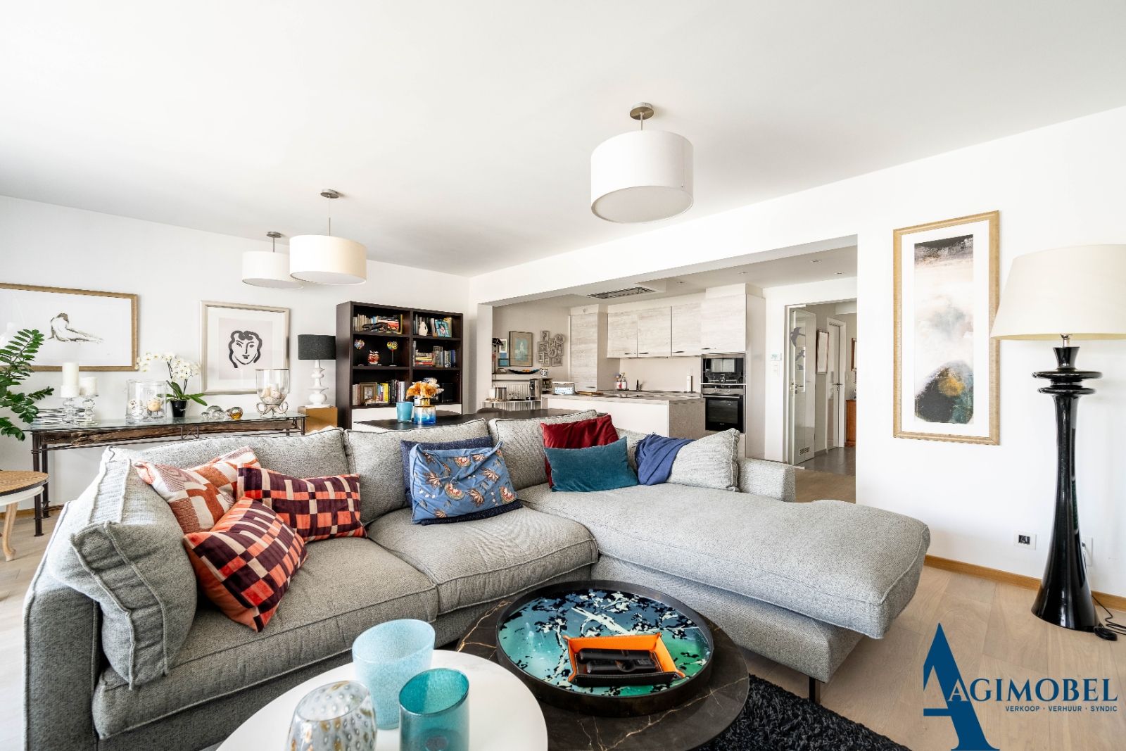 Stijlvol 2-slaapkamer appartement met royale gevelbreedte van 6,75 m, pal op de Lippenslaan. foto 6