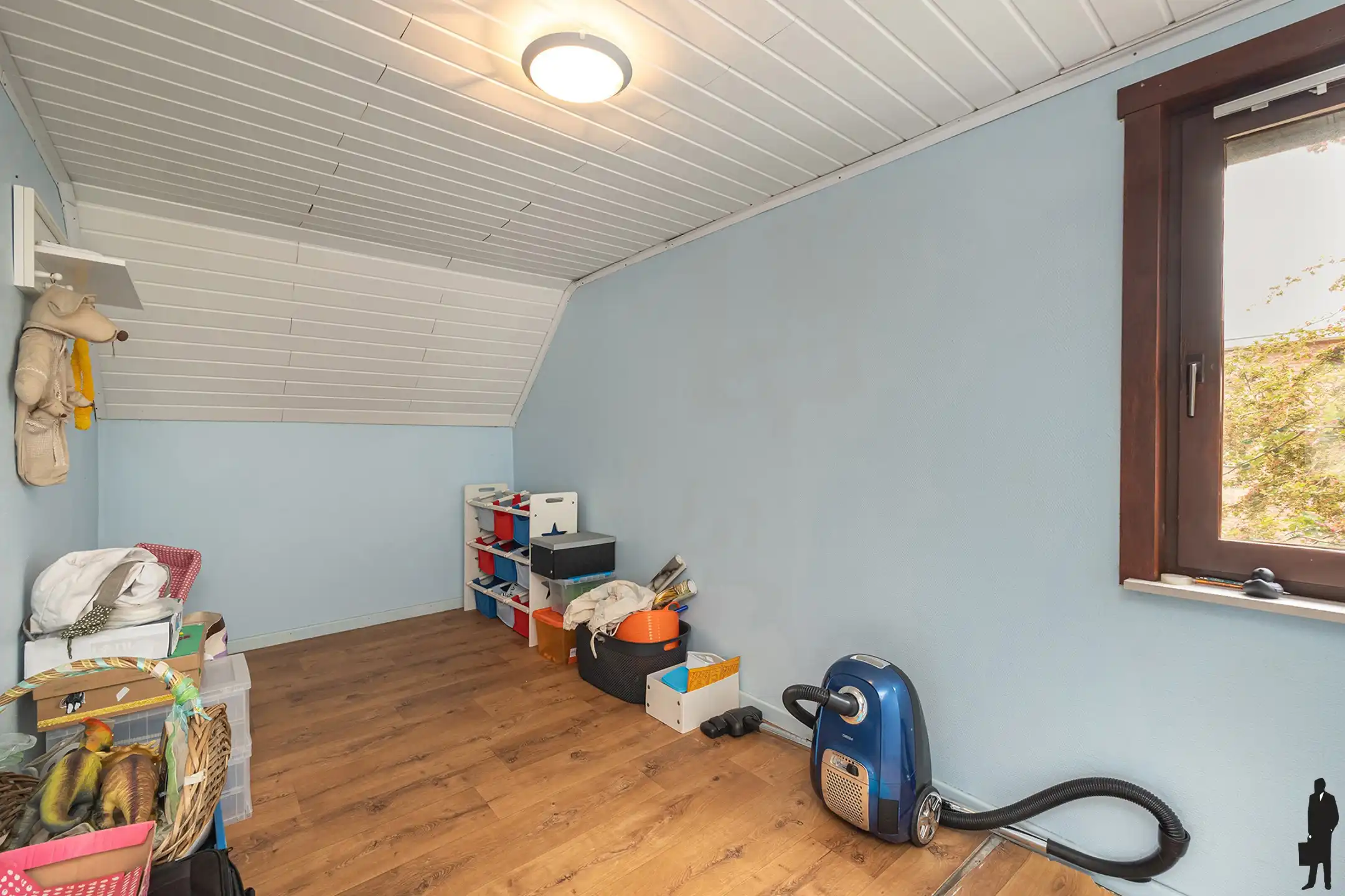 Charmante open bebouwing met zonnige tuin en garage foto 10