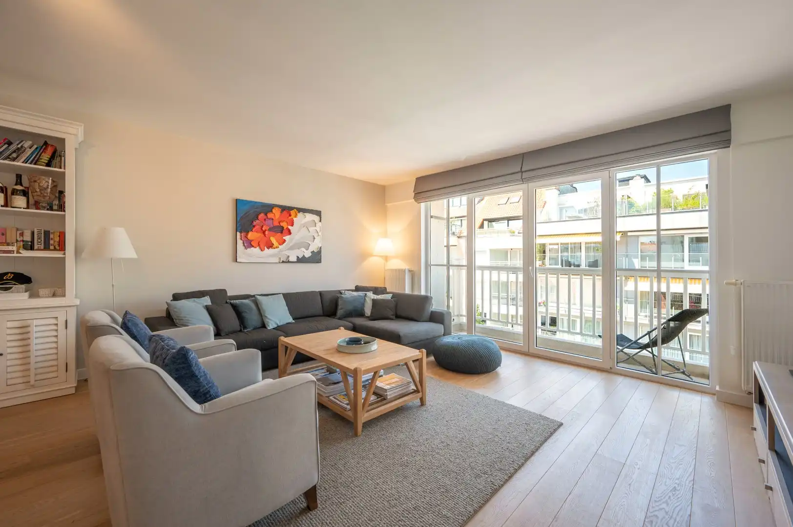Ruim en instapklaar appartement met drie slaapkamers, centraal gelegen in Knokke. foto 3